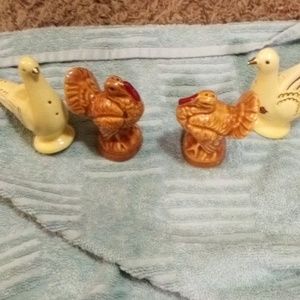 Thanksgiving & Christmas Sal & Pepper Shakers, Sold together